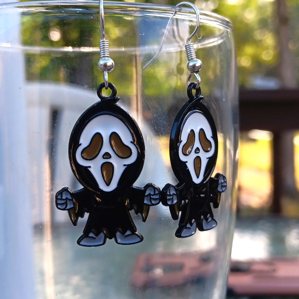 Horror Movie Earrings - Picture 2 of 6
